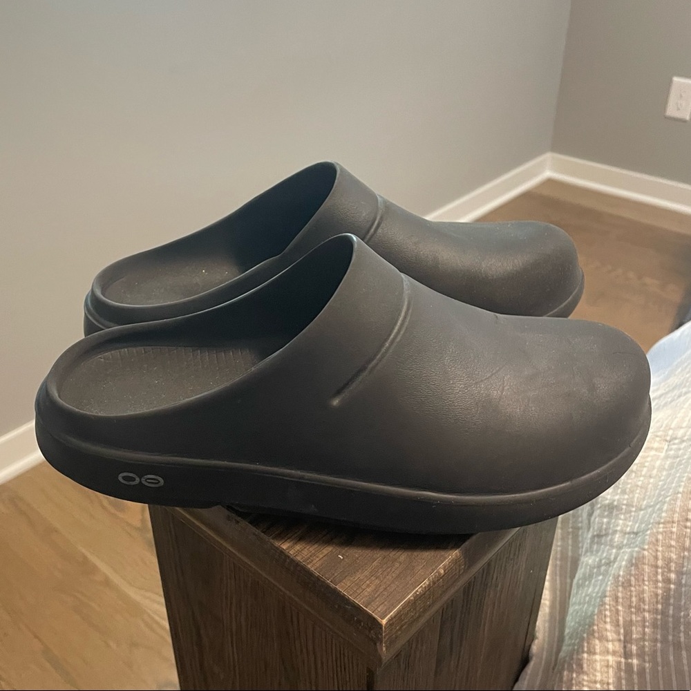 Slip on Oofos